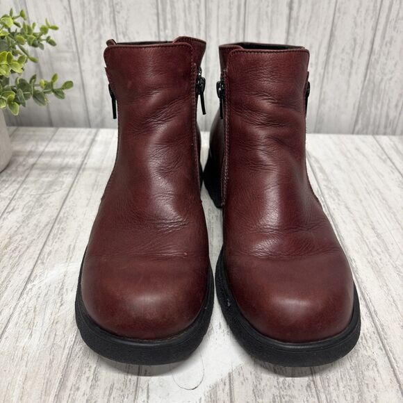 Women’s Size 8 Naot Burgundy Leather Booties EUC - Picture 2 of 8